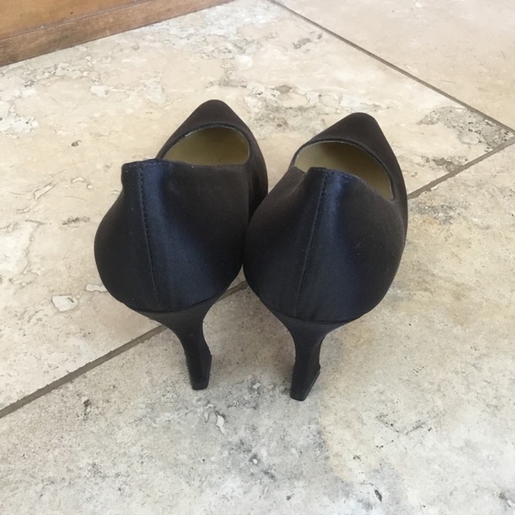 Anne Klein II Satin Heels - Made in Italy MUST BE PURCHASED IN AT LEAST $10 BUND - Picture 4 of 5